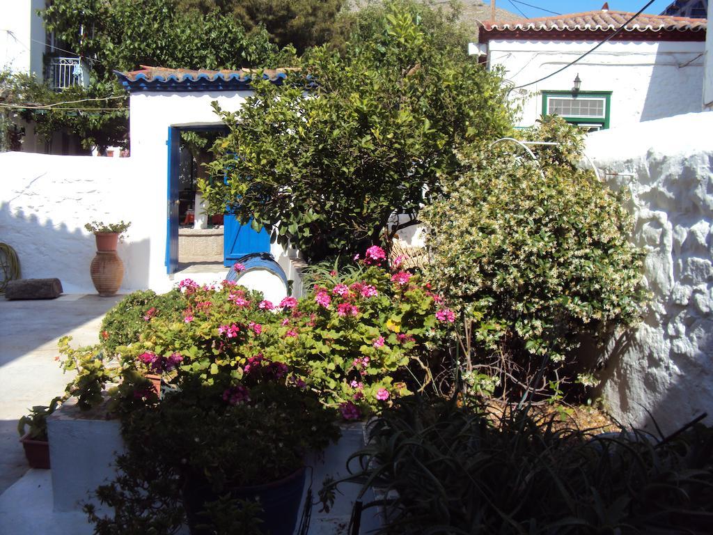 Spalieri Rooms Hydra  Exterior photo
